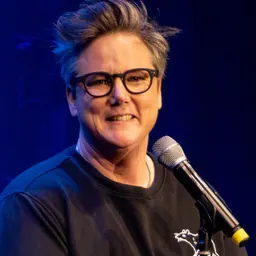 Portrait of Hannah Gadsby