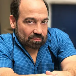 Portrait of Danny Woodburn