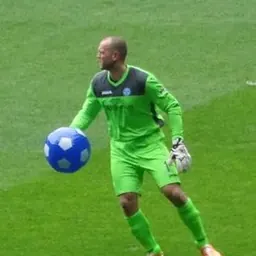 Portrait of Alan Mannus