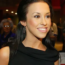 Portrait of Lacey Chabert