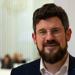 Portrait of Julian Barlen