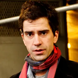 Portrait of Hamish Linklater