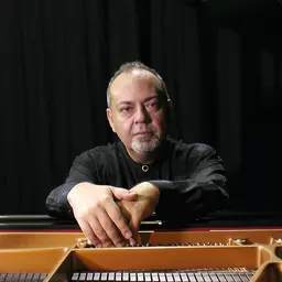 Portrait of David Ezra Okonşar