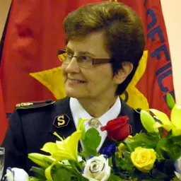Portrait of Linda Bond