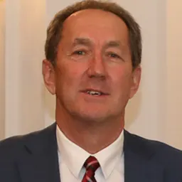 Portrait of Peter Miskimmin