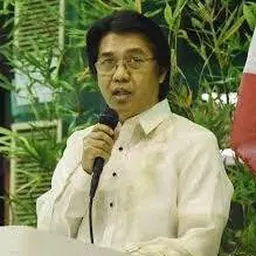 Portrait of Noel Felongco