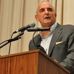 Portrait of Roger Cohen