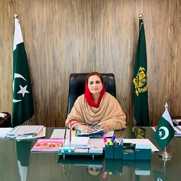 Portrait of Nausheen Hamid