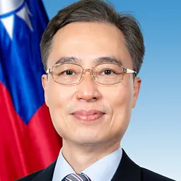 Portrait of Iván Yueh-jung Lee