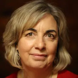 Portrait of Lara Owen