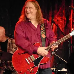 Portrait of Warren Haynes