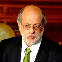 Portrait of Daniel Abugattás