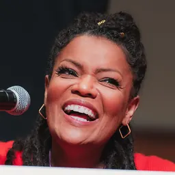 Portrait of Yvette Nicole Brown