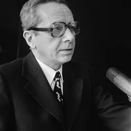 Portrait of Jo Hendriks