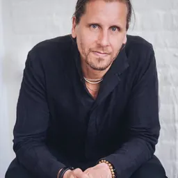 Portrait of Beau Lotto