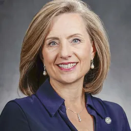 Portrait of Kristin Robbins