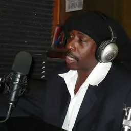 Portrait of Deon Estus