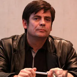 Portrait of Nick Gillespie