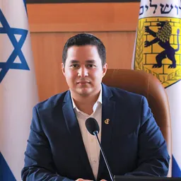 Portrait of Dan Illouz