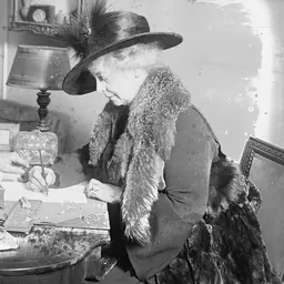 Portrait of Daisy Calhoun