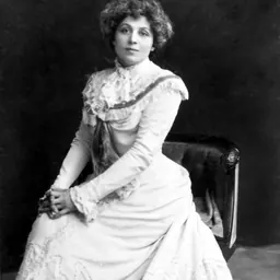 Portrait of Viola Allen