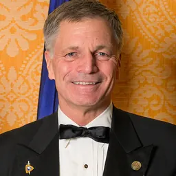 Portrait of Mark Gordon