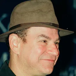 Portrait of Robert Wuhl