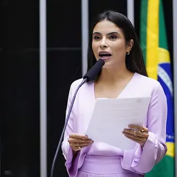 Portrait of Yandra Moura
