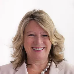 Portrait of Averil Leimon