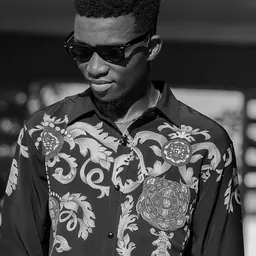 Portrait of Kofi Kinaata