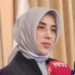 Portrait of Özlem Zengin