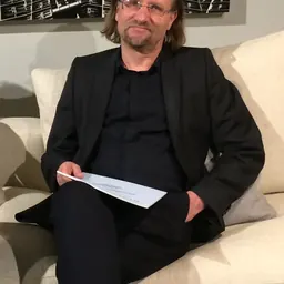Portrait of Thorsten Botz-Bornstein