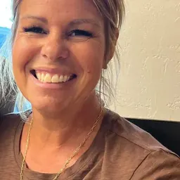 Portrait of Debbie Critchfield