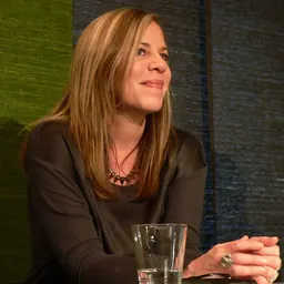 Portrait of Alyson Noël