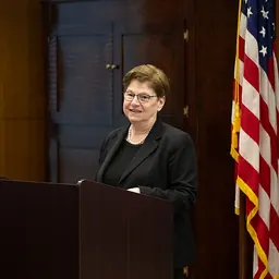 Portrait of Linda Horton