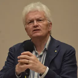 Portrait of Glyn Davis