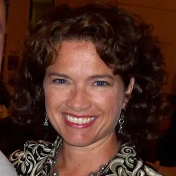 Portrait of Heather Langenkamp