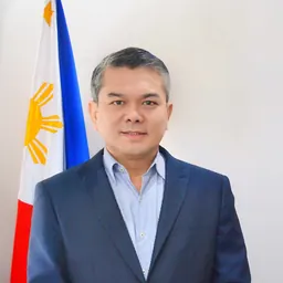 Portrait of Dennis Mapa