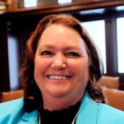 Portrait of Suzi Schmidt