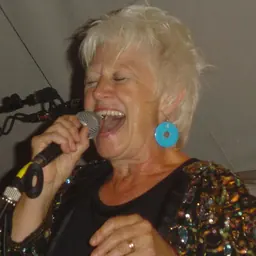 Portrait of Linda Hoyle