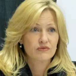 Portrait of Joey Lauren Adams
