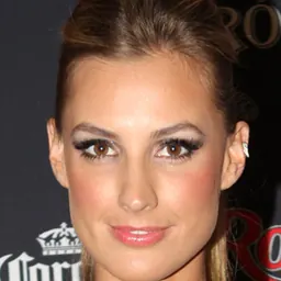 Portrait of Laura Dundovic