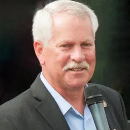 Portrait of Mark Johnson