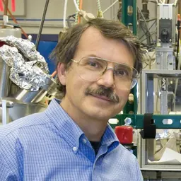 Portrait of Alex Zettl