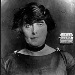 Portrait of Héra Mirtel