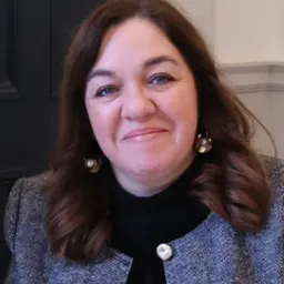 Portrait of Jen Cummins