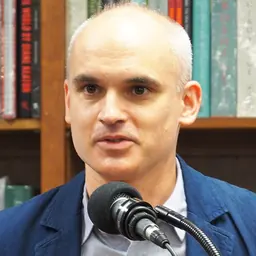 Portrait of Hernán Díaz