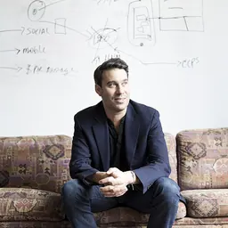 Portrait of Robert LoCascio