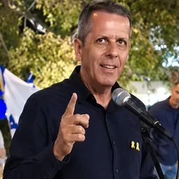 Portrait of Ronen Tzur