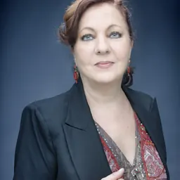 Portrait of Carmen Linares